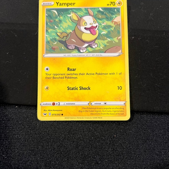 Shiny Pikachu Pokemon Collectible Cards Multipack - Picture 2 of 6